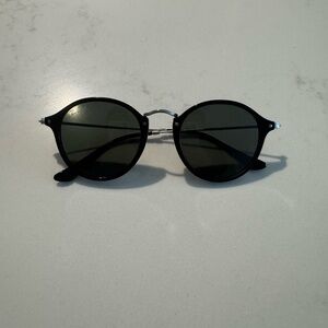 Ray-Ban round fleck sunglasses